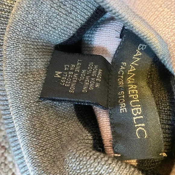 Banana Republic Merino Wool Turtle Neck Striped Soft Cozy Sweater Women Size M - Picture 4 of 6